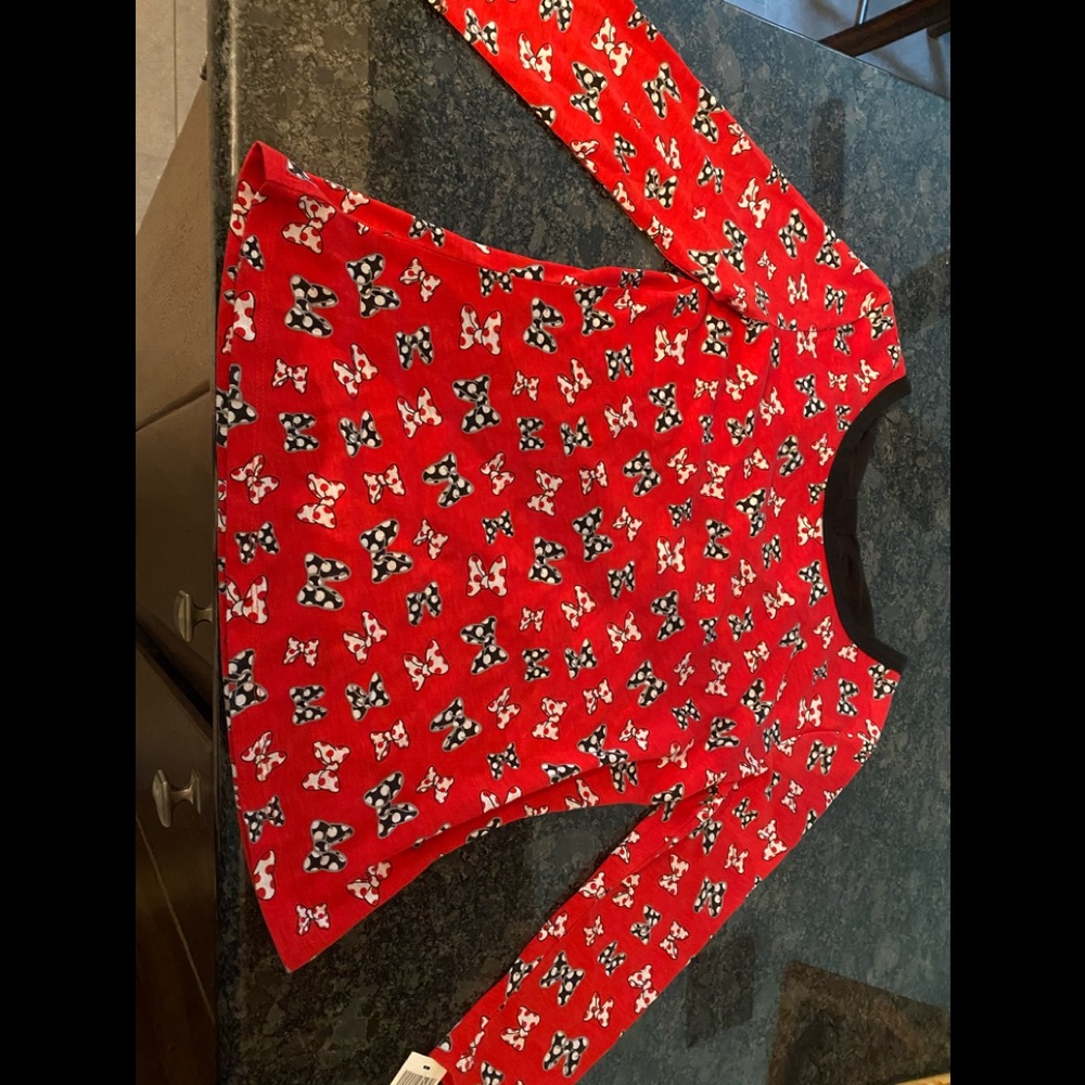Minnie bows Disney park exclusive shirt